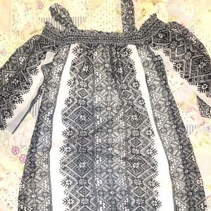 Maggy London size 2 off the shoulder black and white print dress